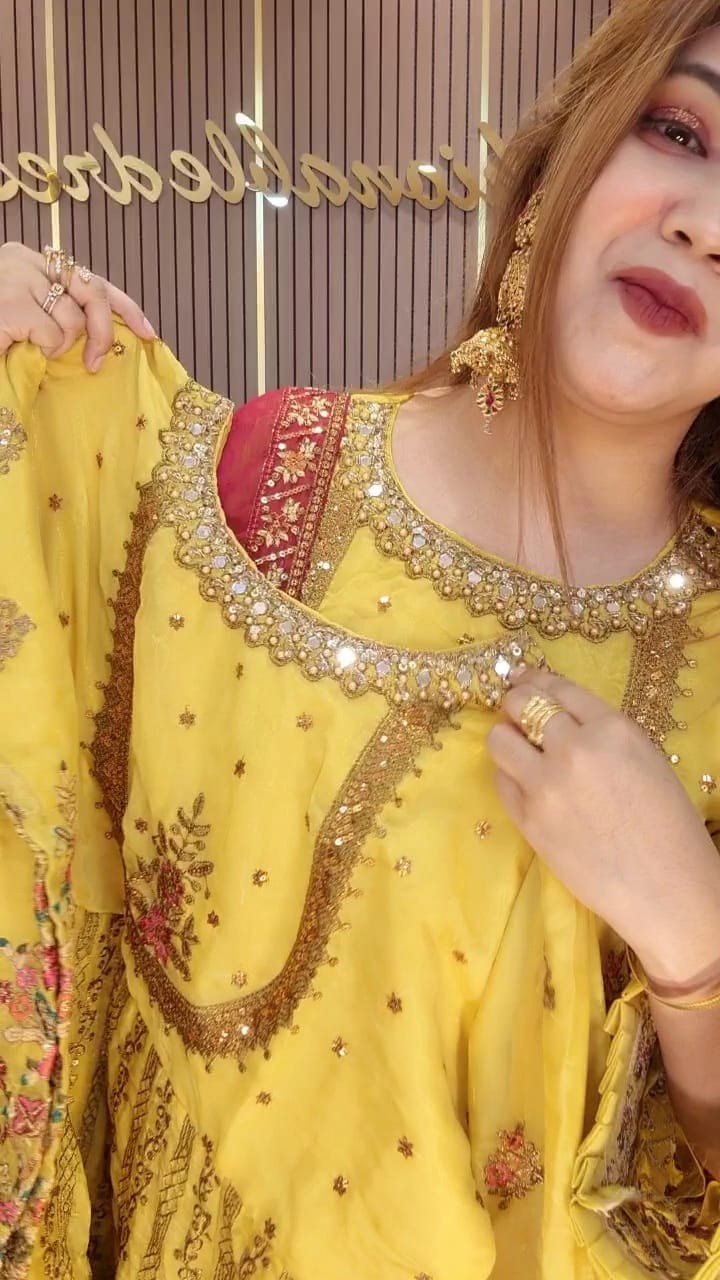 2qPpowvY4pawA2ZRCdTPoQWbtwhqMI9h6rubfUgK Mb Gown ( Yellow ) - Image 1